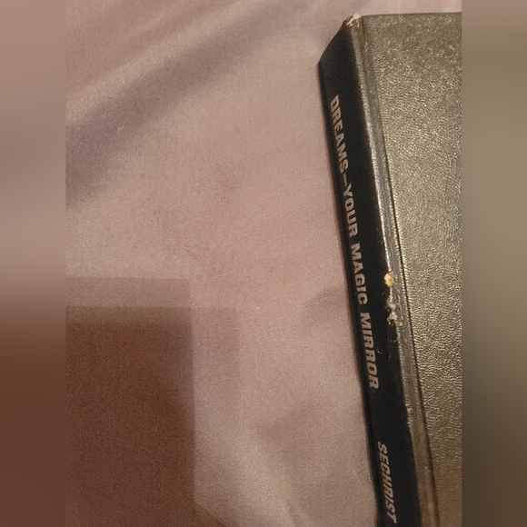 Adult Chapter book called 'Dreams, your magic mirror' - Picture 4 of 5